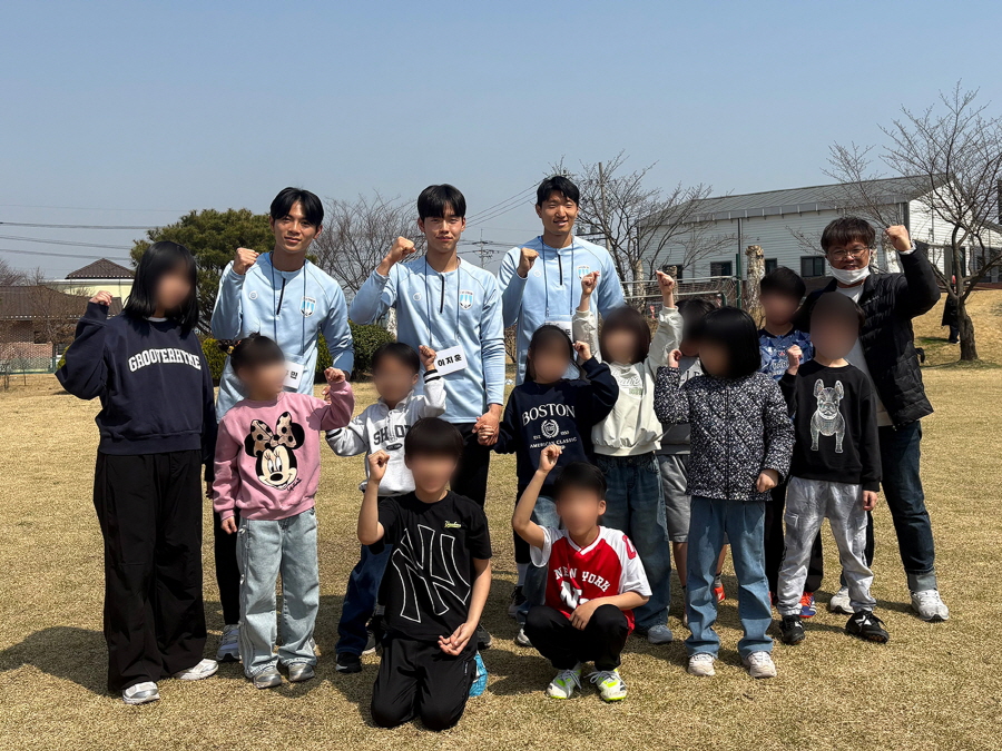 ‘치료도 같이, 봉사도 같이’ 천안시티FC, 나은필병원과 함께 아이들 웃음 만들다_사진1.jpg