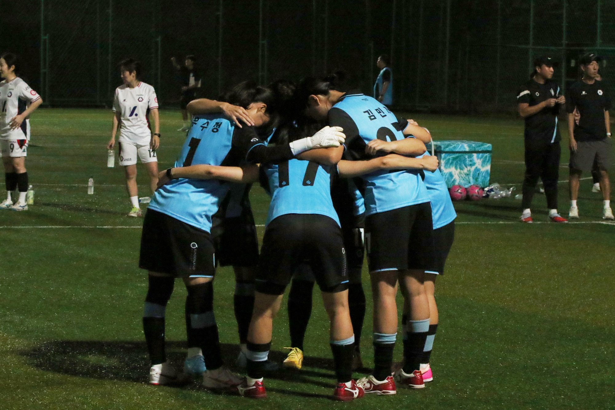 경기 전 화이팅 하고 있는 천안시티FC 위민.jpg